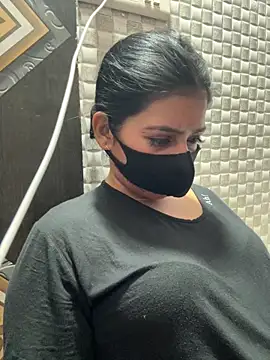 Snapshot of Hot_Jaanvi_ chatting on 04.22.26 Hot Jaanvi online show from 04.22.26
