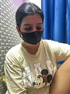 Snapshot of Hot_Jaanvi_ chatting on 04.27.26 Hot Jaanvi online show from 04.27.26