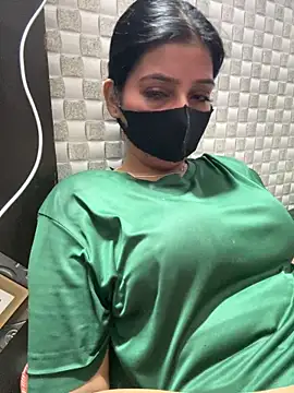 Snapshot of Hot_Jaanvi_ chatting on 04.28.26 Hot Jaanvi online show from 04.28.26