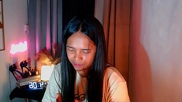 Lorainnelustts online show from 02.04.26