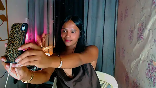 Lorainnelustts online show from 02.17.26