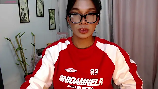 Snapshot of Herbielustts chatting on 12.05.25 Herbielustts online show from 12.05.25