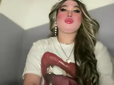 Snapshot of Naughtyrosecum chatting on 10.18.25 Naughtyrosecum online show from 10.18.25