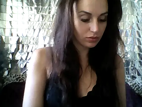 Qinini online show from 09.22.25