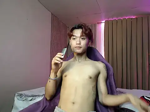 Snapshot of ur_little_secret chatting on 11.05.25 ur little secret online show from 11.05.25