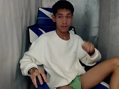 Snapshot of riks_tyler chatting on 06.15.26 riks tyler online show from 06.15.26