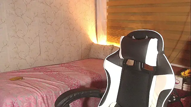 TssluttyNikka online show from 12.16.25