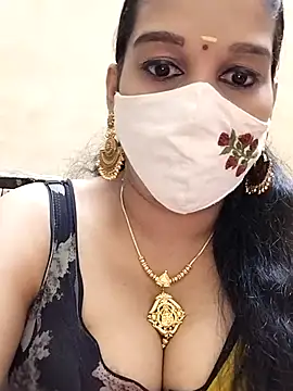 Snapshot of amelia-rani chatting on 05.18.26 amelia-rani online show from 05.18.26