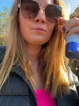 Snapshot of Velvetnoir21 chatting on 10.29.25 Velvetnoir21 online show from 10.29.25