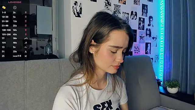 lovelyalivia online show from 11.15.25