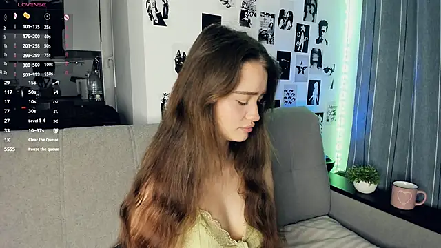 lovelyalivia online show from 11.18.25