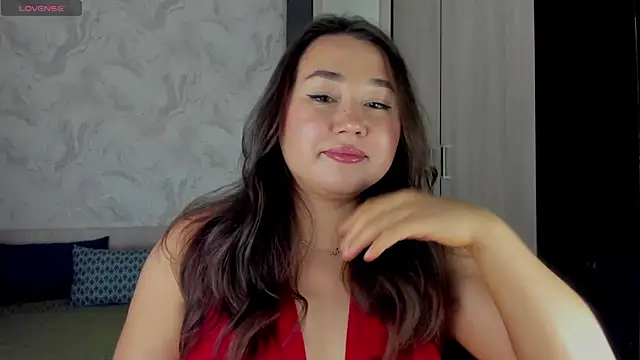 Snapshot of emilia_mur chatting on 06.19.26 emilia mur online show from 06.19.26
