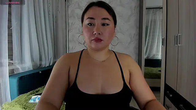 Snapshot of emilia_mur chatting on 06.22.26 emilia mur online show from 06.22.26
