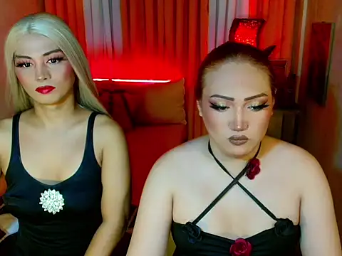 Snapshot of LillyLoveYou chatting on 07.17.26 LillyLoveYou online show from 07.17.26