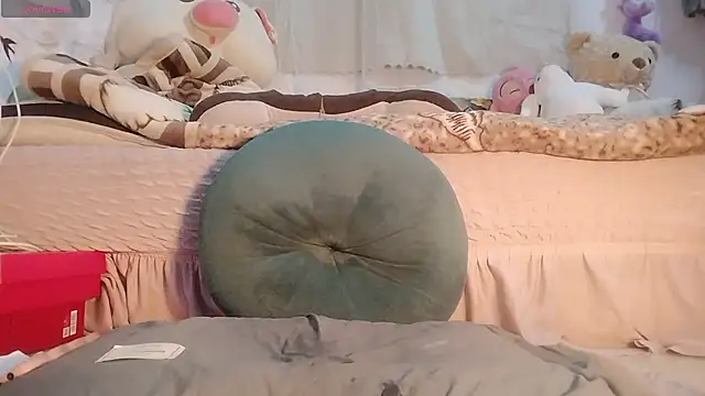 Snapshot of Mailisa_Ana chatting on 12.14.25 Mailisa Ana online show from 12.14.25