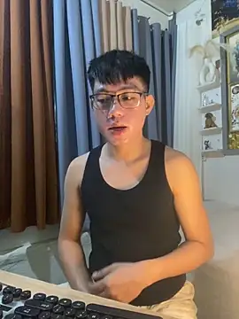 xshyboyx online show from 12.05.25