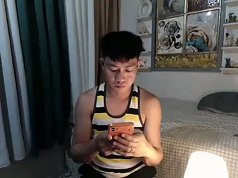 Snapshot of xshyboyx chatting on 05.29.26 xshyboyx online show from 05.29.26