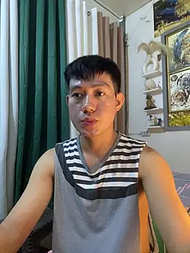 Snapshot of xshyboyx chatting on 07.17.26 xshyboyx online show from 07.17.26