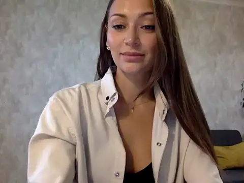Snapshot of Sainaa1 chatting on 10.19.25 Sainaa1 online show from 10.19.25