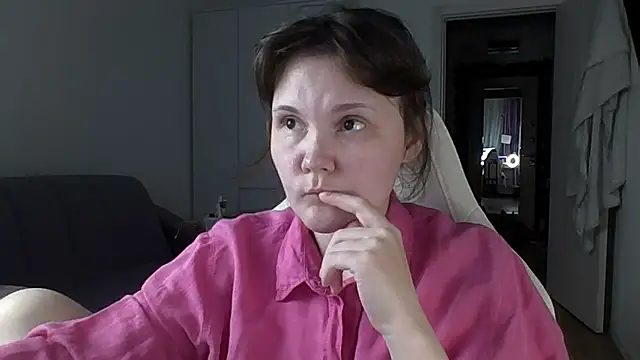 Snapshot of Qaynii chatting on 09.22.25 Qaynii online show from 09.22.25