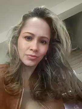 Snapshot of Miasiren chatting on 09.30.25 Miasiren online show from 09.30.25