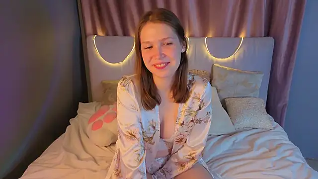 BeatrixCarIeton online show from 09.17.25