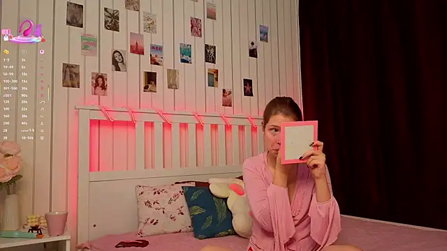 BeatrixCarIeton online show from 12.21.25