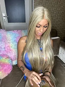 Snapshot of dutchbarbie chatting on 10.18.25 dutchbarbie online show from 10.18.25