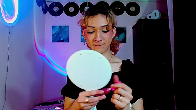 meghan devil  online show from 11.25.25