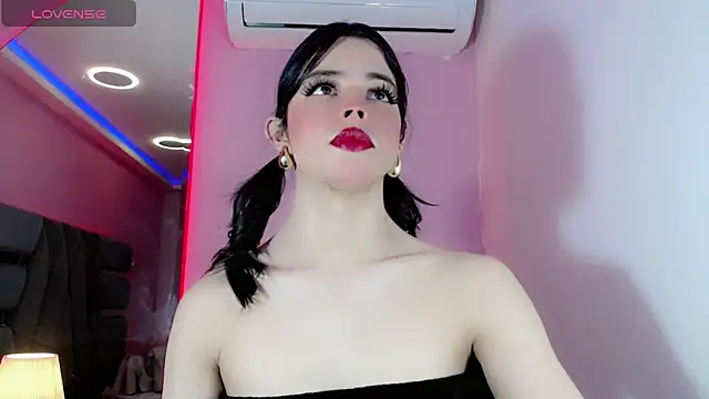 Snapshot of SabrinaAbasali chatting on 10.13.25 SabrinaAbasali online show from 10.13.25