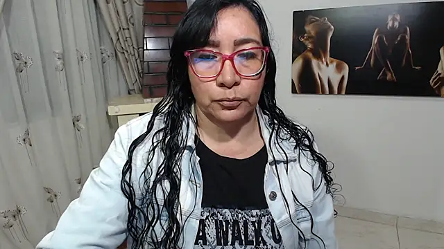 Snapshot of Grace_mature_milf chatting on 10.06.25 Grace mature milf online show from 10.06.25