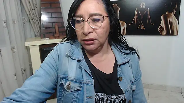 Snapshot of Grace_mature_milf chatting on 10.15.25 Grace mature milf online show from 10.15.25