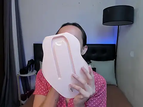 Snapshot of Hournykate chatting on 11.16.25 Hournykate online show from 11.16.25