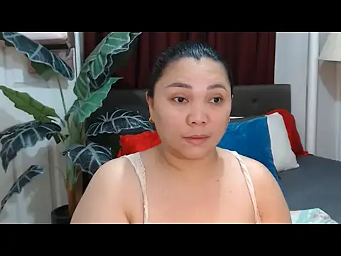 Snapshot of MarielRose143 chatting on 09.17.25 MarielRose143 online show from 09.17.25