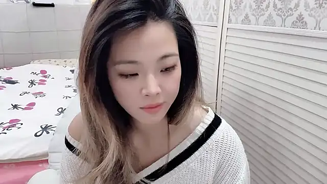 Holiland online show from 11.04.25