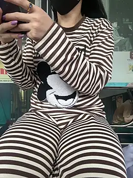 Snapshot of Meii-meyy chatting on 11.09.25 Meii-meyy online show from 11.09.25