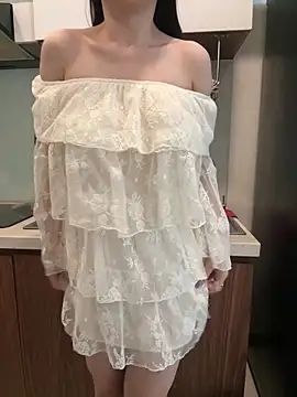 Snapshot of Meii-meyy chatting on 11.21.25 Meii-meyy online show from 11.21.25