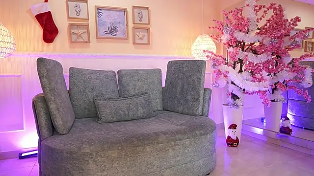 NicoleCrawft online show from 12.05.25