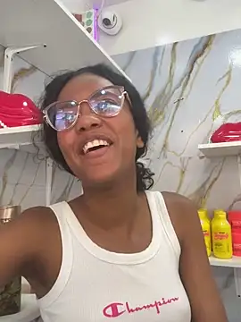 KinkyCutie1 online show from 10.24.25