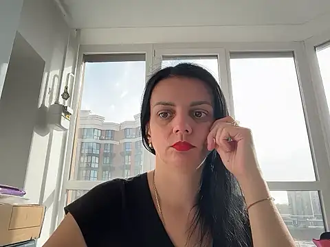 Snapshot of Sladosttss chatting on 10.30.25 Sladosttss online show from 10.30.25