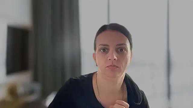 Snapshot of Sladosttss chatting on 11.20.25 Sladosttss online show from 11.20.25