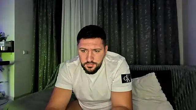 Gold Alpha Boy online show from 09.28.25