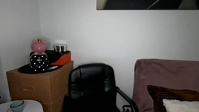 Gold Alpha Boy online show from 11.29.25