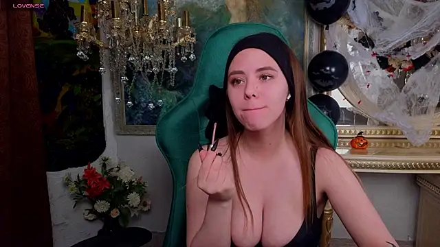 IvoryWood  online show from 10.08.25