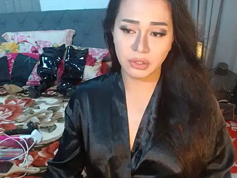 Snapshot of Lustfulcassy chatting on 10.05.25 Lustfulcassy online show from 10.05.25