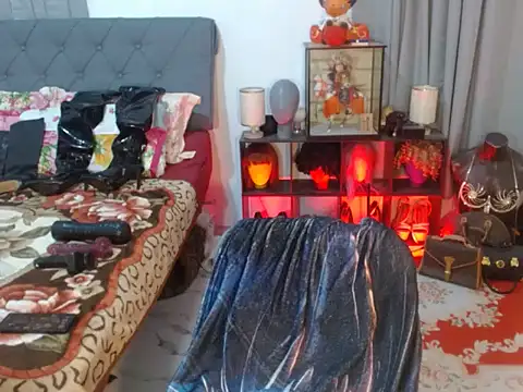 Snapshot of Lustfulcassy chatting on 11.04.25 Lustfulcassy online show from 11.04.25