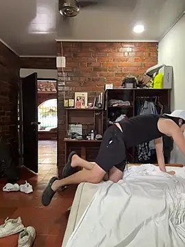 Snapshot of Luxx_14 chatting on 12.21.25 Luxx 14 online show from 12.21.25