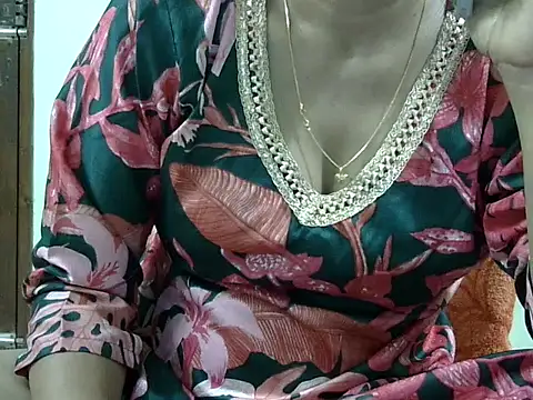 Snapshot of CHAMELI4747 chatting on 10.06.25 CHAMELI4747 online show from 10.06.25