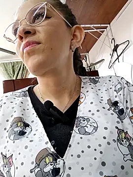 Isabella5 Brown  online show from 11.10.25