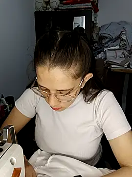 Isabella5 Brown  online show from 12.02.25